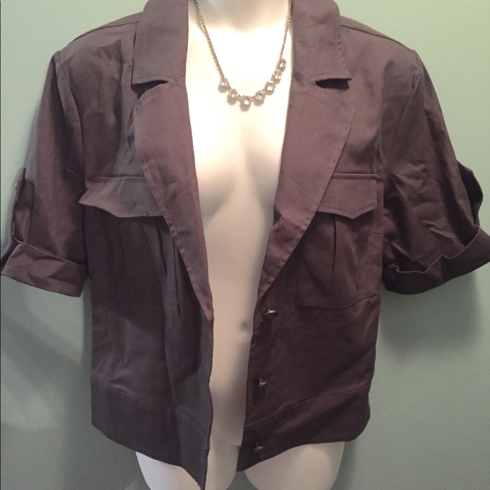 Short sleeve cotton Jacket.